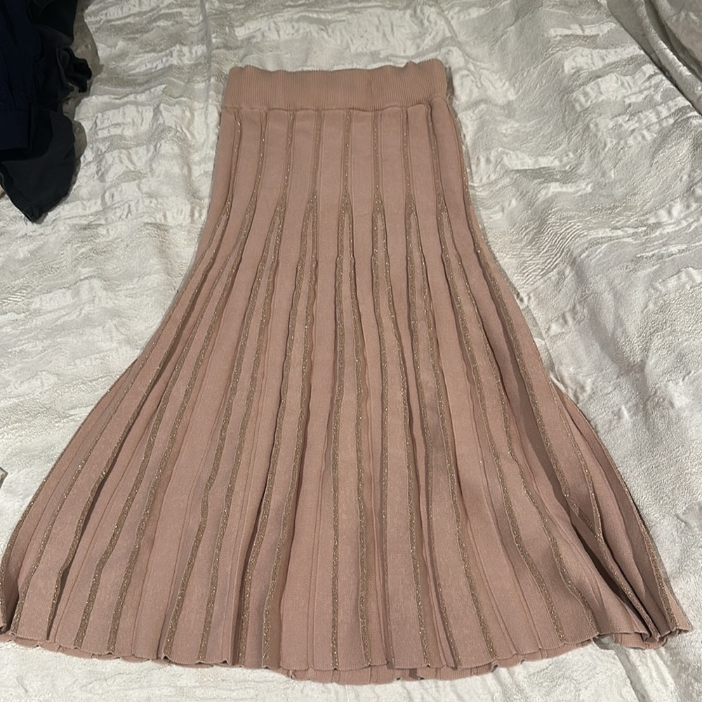 - Saks Fifth Avenue Elegant Tan Pleated Skirt - Picture 6 of 10